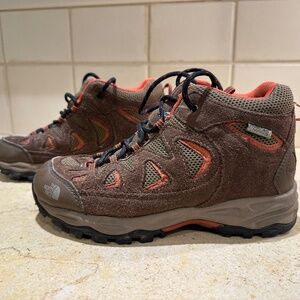 The North Face Hydroseal Waterproof hiking boots Kids size 3.5